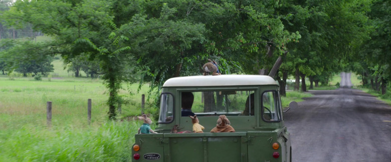 Land Rover Car in Peter Rabbit 2 The Runaway 2021 Movie (2)