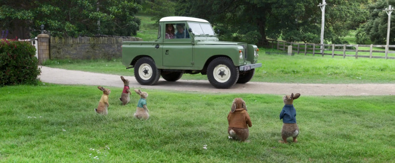 Land Rover Car in Peter Rabbit 2 The Runaway 2021 Movie (3)