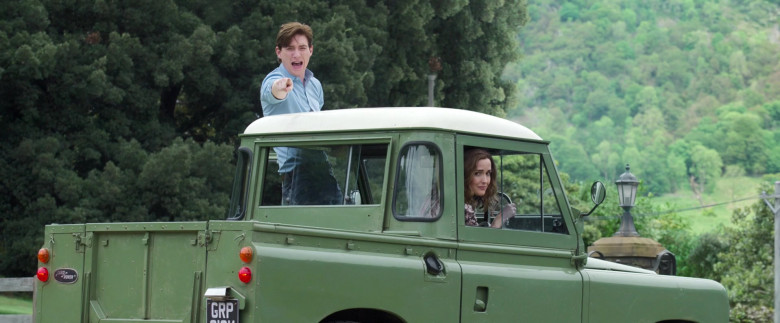 Land Rover Car in Peter Rabbit 2 The Runaway 2021 Movie (4)
