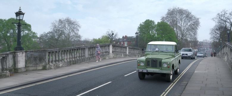Land Rover Car in Peter Rabbit 2 The Runaway 2021 Movie (8)