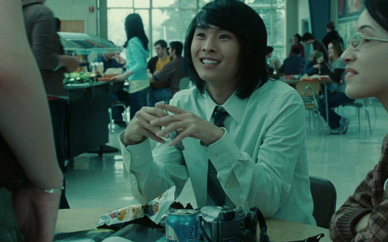 Lay’s Chips Enjoyed by Justin Chon as Eric Yorkie and Pepsi Soda Can in Twilight (2008)