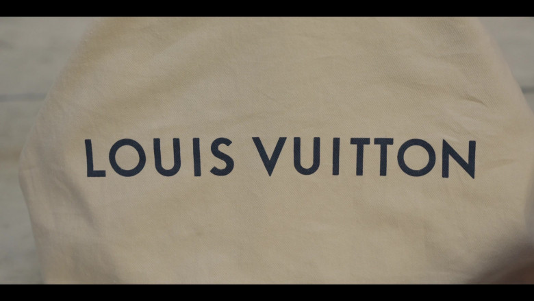 Louis Vuitton Bag in Gossip Girl S01E01 (1)
