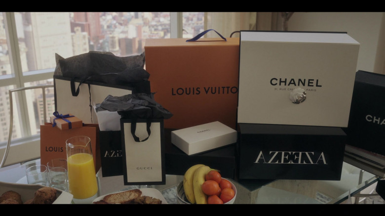 Louis Vuitton, Gucci, AZEEZA and Chanel Shopping Bags in Gossip Girl S01E04 Fire Walk With Z (2021)