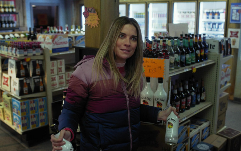 Malibu Rum Bottles Held by Annie Murphy as Allison McRoberts in Kevin Can Fk Himself S01E05 New Patty (2021)