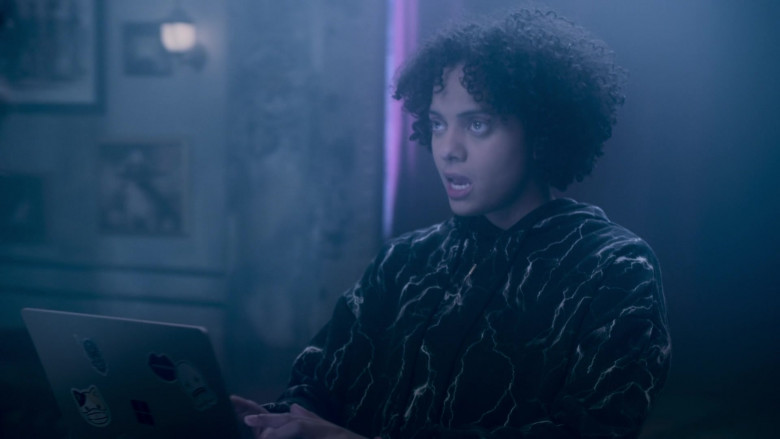 Microsoft Surface Laptop Used by Actress Aleyse Shannon as Breanna Casey in Leverage Redemption S01E05 TV Show 2021 (2)
