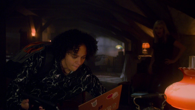 Microsoft Surface Laptop Used by Actress Aleyse Shannon as Breanna Casey in Leverage Redemption S01E05 TV Show 2021 (3)