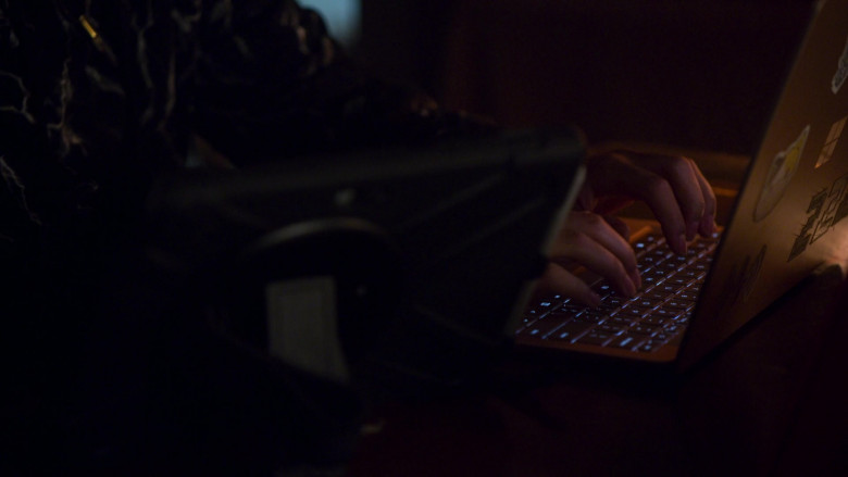 Microsoft Surface Laptop Used by Actress Aleyse Shannon as Breanna Casey in Leverage Redemption S01E05 TV Show 2021 (4)