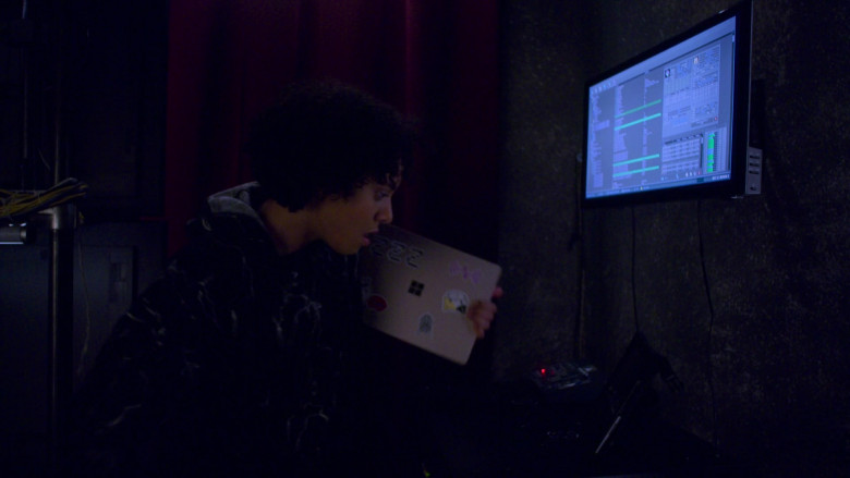 Microsoft Surface Laptop Used by Actress Aleyse Shannon as Breanna Casey in Leverage Redemption S01E05 TV Show 2021 (5)