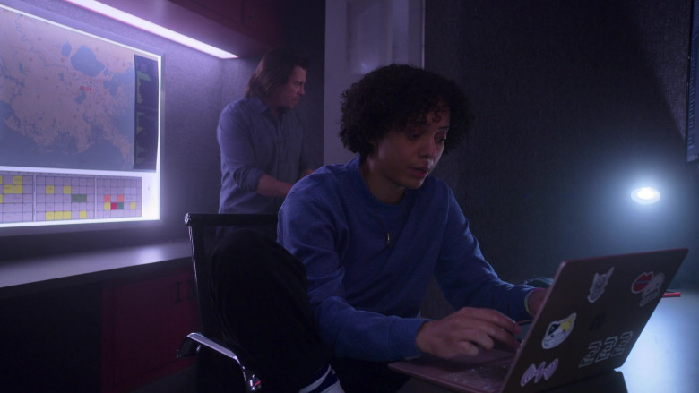 Microsoft Surface Laptop Used by Aleyse Shannon as Breanna Casey in Leverage Redemption S01E07 The Double-Edged Sword Job (2)