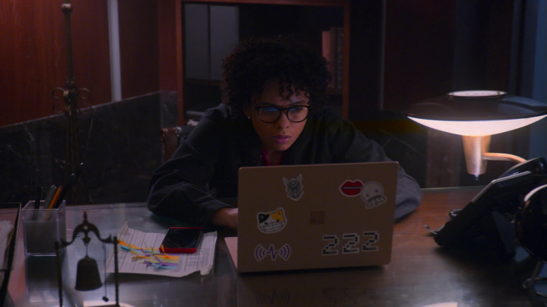 Microsoft Surface Laptop of Aleyse Shannon as Breanna Casey in Leverage Redemption S01E02 The Panamanian Monkeys Job (2)