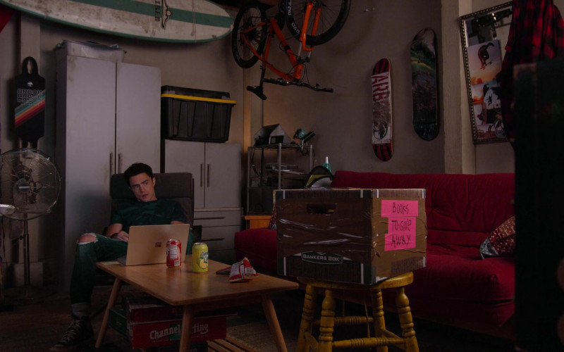 Microsoft Surface Laptop of Darren Barnet as Paxton Hall-Yoshida, Arbor, Bankers Box in Never Have I Ever S02E09