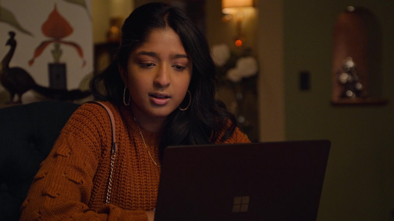 Microsoft Surface Laptop of Maitreyi Ramakrishnan as Devi Vishwakumar in Never Have I Ever S02E01 … been a playa (2)