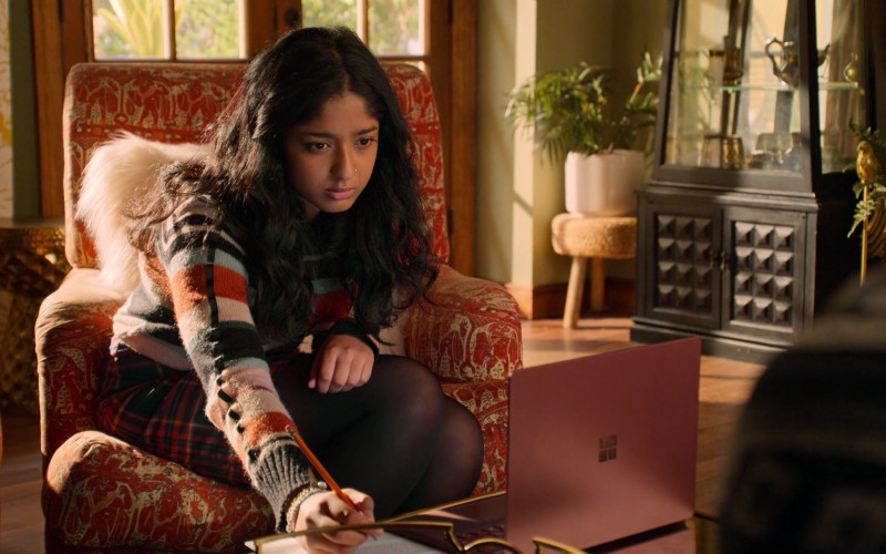 Microsoft Surface Laptop of Maitreyi Ramakrishnan as Devi Vishwakumar in Never Have I Ever S02E08 … been Daisy Buchanan (2021)