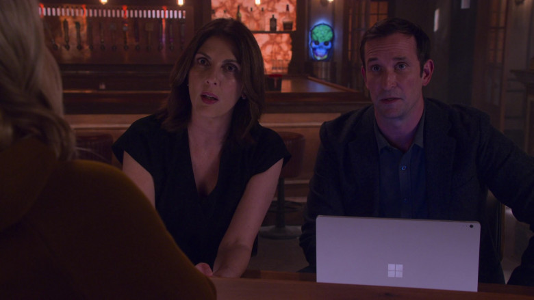 Microsoft Surface Laptop of Noah Wyle as Harry Wilson in Leverage Redemption S01E07 The Double-Edged Sword Job (2)