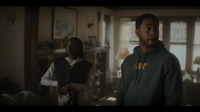 Nike Air Hoodie in The Chi S04E09 Southside With You (2021)