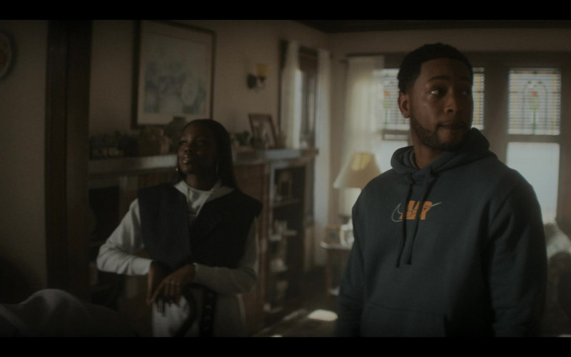 Nike Air Hoodie in The Chi S04E09 Southside With You (2021)