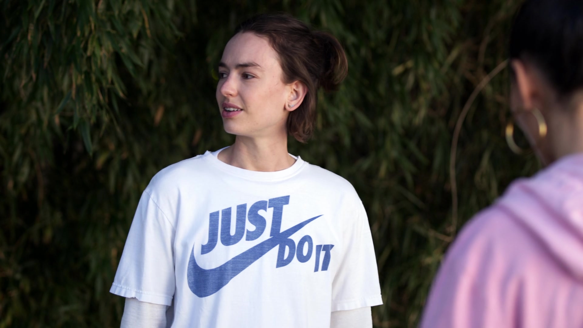 Nike Women's Do It' Print White T-Shirt Of Brigette Lundy-Paine As Gardner In Atypical S04E05 "Dead Dreams" (2021)