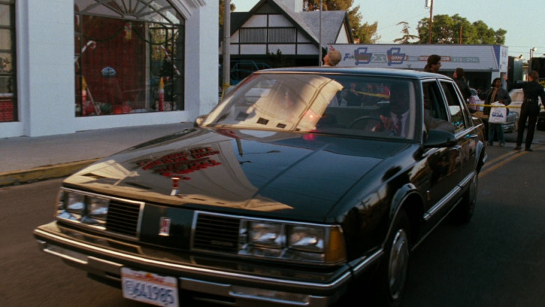 Oldsmobile Delta 88 Royale Car in Lethal Weapon 1987 Movie (1)