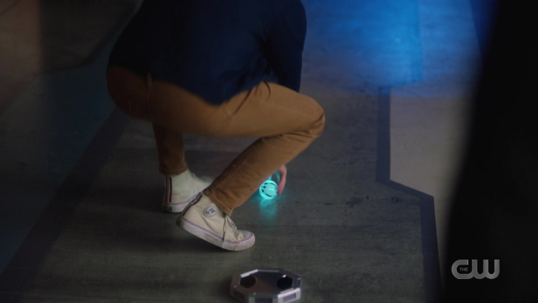 PF Flyers Shoes of Grant Gustin as Barry Allen in The Flash S07E16 P.O.W. (2021)