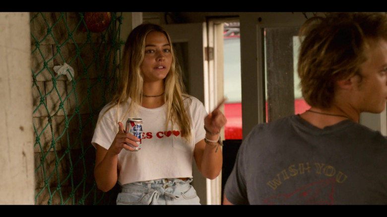 Pabst Blue Ribbon Beer Enjoyed by Madelyn Cline as Sarah Cameron in Outer Banks S02E06 My Druthers (2021)