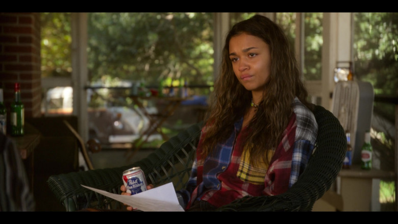 Pabst Blue Ribbon Beer of Madison Bailey as Kiara (Kie) in Outer Banks S02E07 The Bonfire (2021)