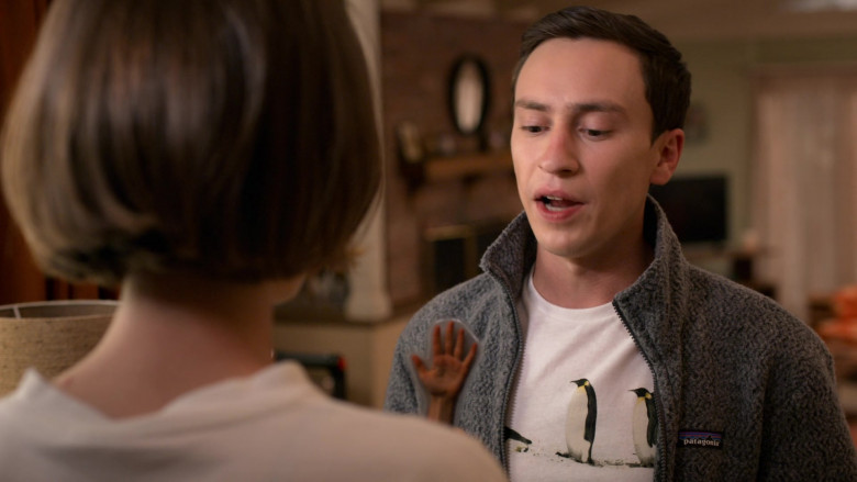 Patagonia Grey Fleece Jacket of Keir Gilchrist as Sam Gardner in Atypical S04E10 TV Show 2021 (1)