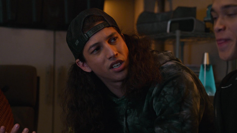 RVCA Snapback Cap of Benjamin Norris as Trent Harrison in Never Have I Ever S02E01 … been a playa (2021)
