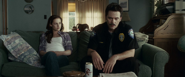 Rainier Beer Enjoyed by Actor Billy Burke as Charlie Swan in The Twilight Saga Eclipse 2010 Movie (1)