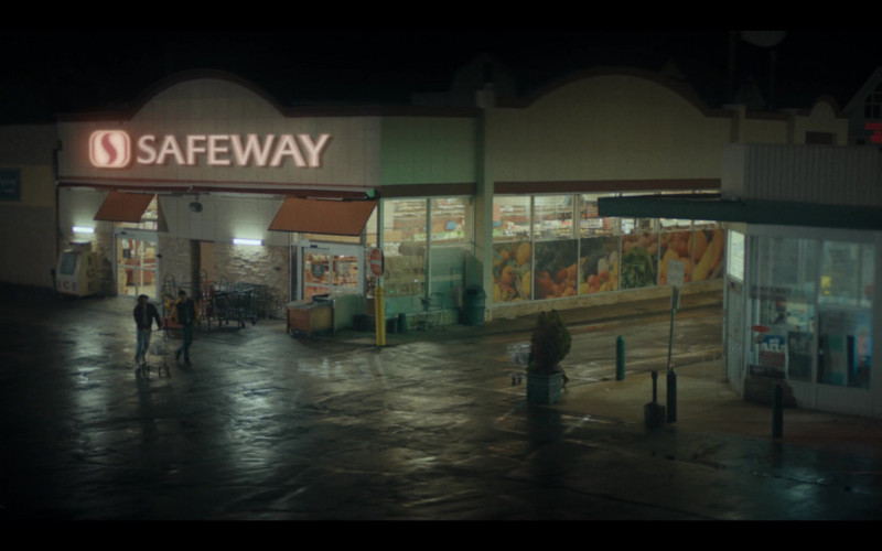 Safeway Supermarket in Dr. Death S01E02 Ain't No Bum (2021)