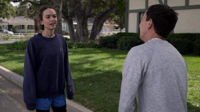 Starter Oversized Blue Sweatshirt of Brigette Lundy-Paine as Casey Gardner in Atypical S04E06 Are You in Fair Health (2021)