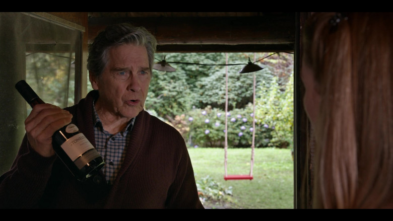 Stoneleigh Wine Bottle Held by Tim Matheson as Vernon ‘Doc’ Mullins in Virgin River S03E07 Split (2021)