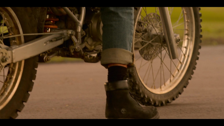 Timberland Black Boots in Outer Banks S02E05 The Darkest Hour (2021)