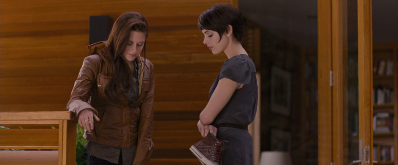 Vans Brown Leather Shoes in The Twilight Saga Breaking Dawn – Part 1 (2011)