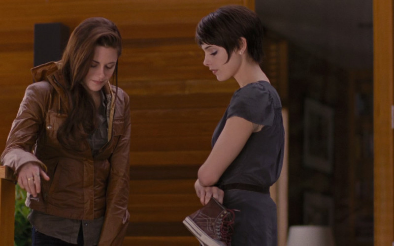 Vans Brown Leather Shoes in The Twilight Saga Breaking Dawn – Part 1 (2011)
