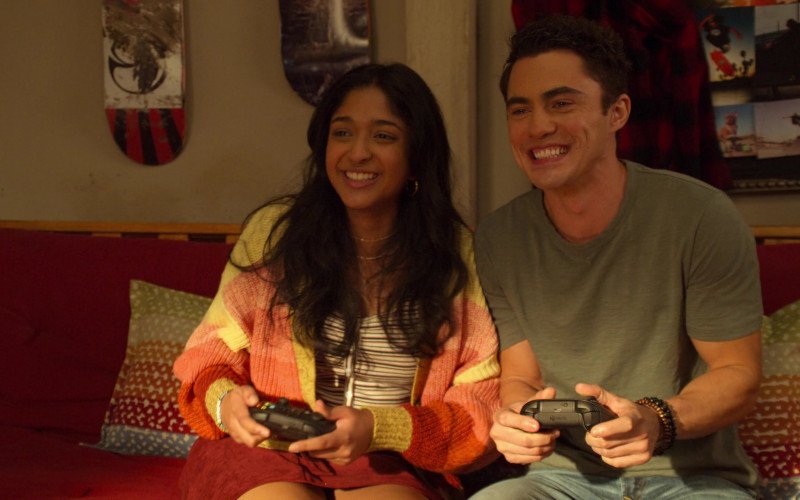 Xbox Video Game Console Controllers Used by Maitreyi Ramakrishnan as Devi Vishwakumar & Darren Barnet as Paxton Hall-Yoshida in Never Have I Ever S02E02 … thrown a rager (2021)