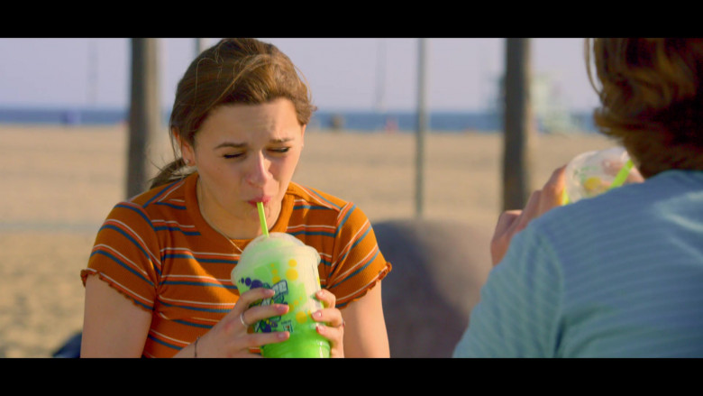 7-Eleven Slurpee Drinks Enjoyed by Joey King as Elle Evans and Joel Courtney as Lee Flynn in The Kissing Booth 3 (2)