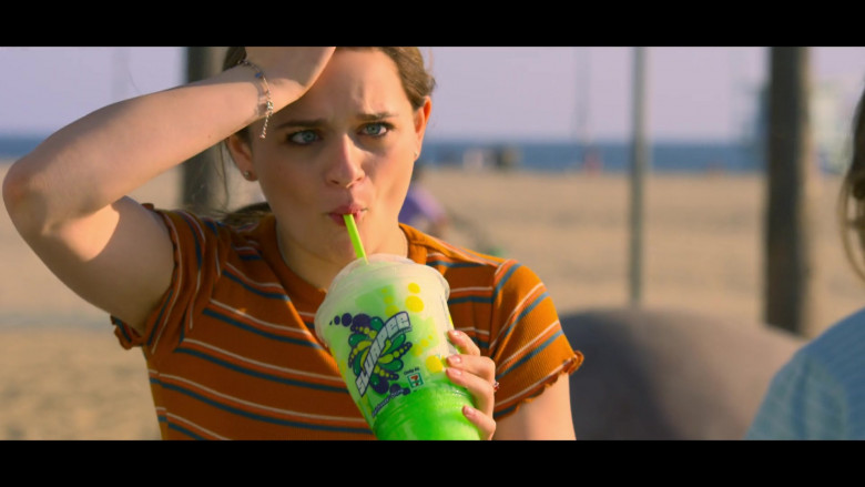 7-Eleven Slurpee Drinks Enjoyed by Joey King as Elle Evans and Joel Courtney as Lee Flynn in The Kissing Booth 3 (4)