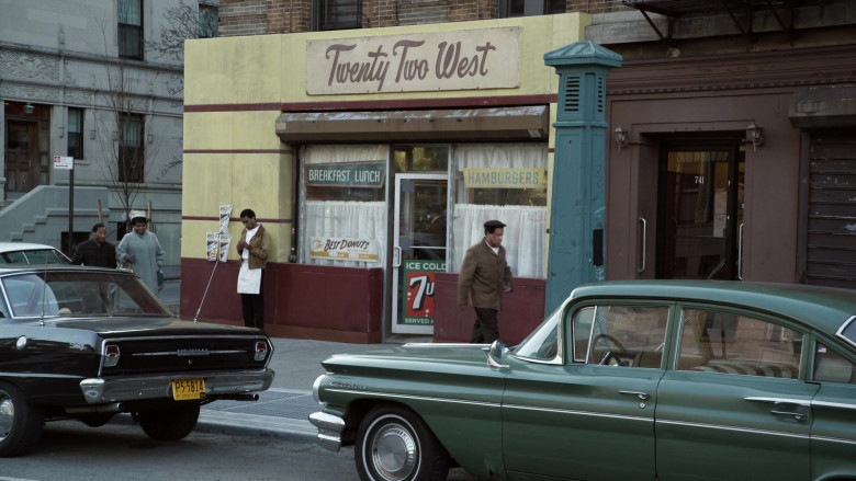 7Up Soda in Godfather of Harlem S02E08 Ten Harlems (1)