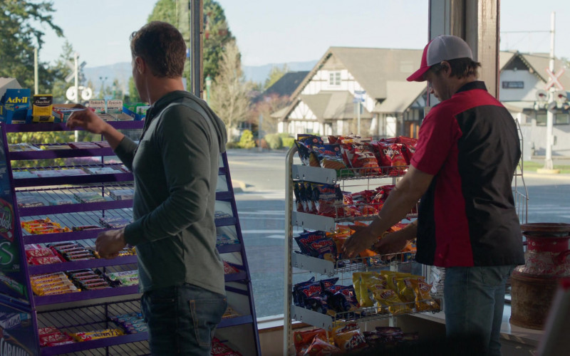 Advil, Rolaids, Kit Kat, Ruffles, Doritos, Lay's, Fritos in Chesapeake Shores S05E02 "Nice Work If You Can Get It" (2021)