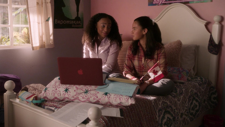 Apple MacBook Air Laptop in Diary of a Future President S02E04 United Nations (1)