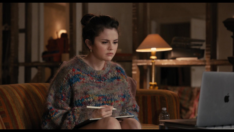 Apple MacBook Air Laptop of Selena Gomez as Mabel Mora in Only Murders in the Building S01E02 TV Show 2021 (1)