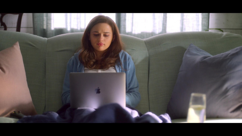 Apple MacBook Air Notebook of Actress Joey King as Elle Evans in The Kissing Booth 3 (2021)
