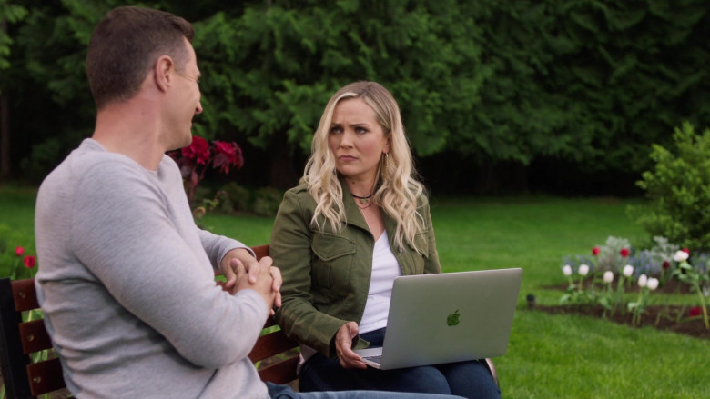 Apple MacBook Laptop Used by Actress Emilie Ullerup as Bree Elizabeth O'Brien in Chesapeake Shores S05E03 Are the Stars Out Tonight (2)