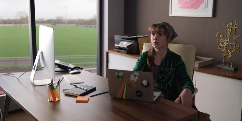 Apple MacBook Laptop Used by Actress in Ted Lasso S02E03 Do the Right-est Thing (2021)