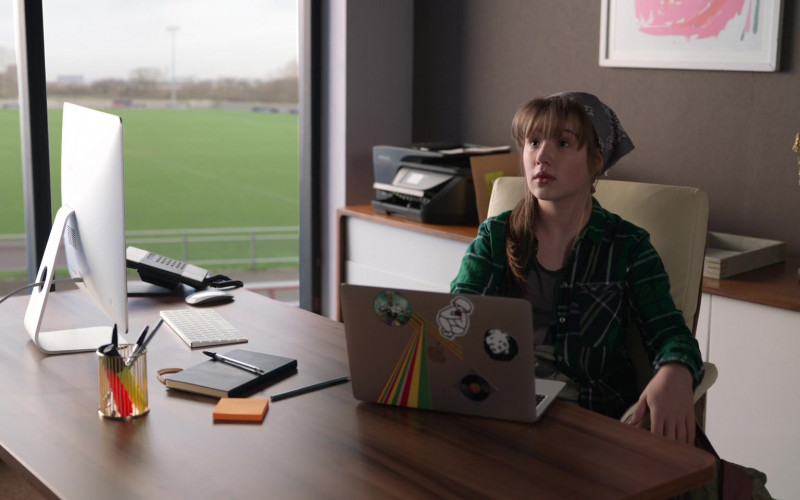 Apple MacBook Laptop Used by Actress in Ted Lasso S02E03 Do the Right-est Thing (2021)