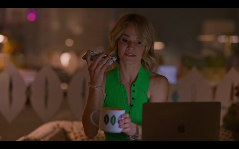 Apple MacBook Laptop Used by Leisha Hailey as Alice Pieszecki in The L Word Generation Q S02E02 Lean on Me (2021)