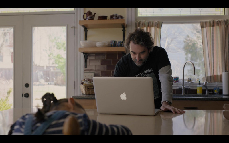 Apple MacBook Laptop of Jay Duplass as Bill Dobson in The Chair S01E04 Don't Kill Bill (2021)