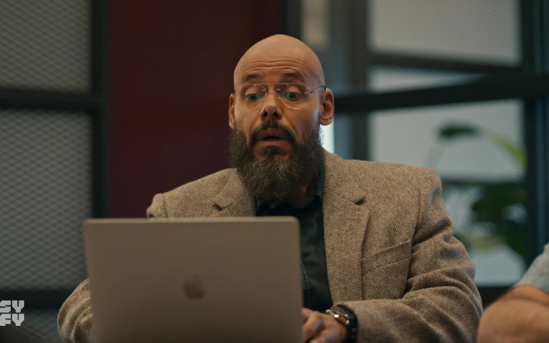 Apple MacBook Laptop of Maurice Dean Wint as technology specialist August Ripley in SurrealEstate S01E06 TV Show (1)