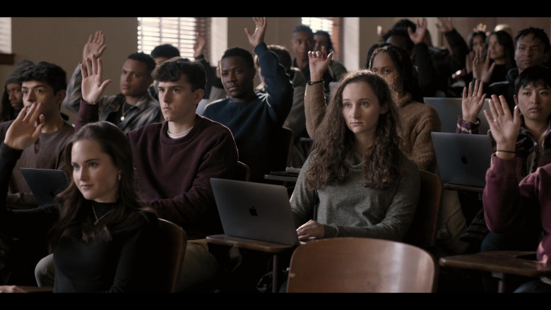 Apple MacBook Laptops Used by Actors in The Chair S01E01 (2)