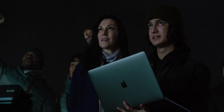 Apple MacBook Pro Laptop Held by Actor in Home Before Dark S02E10 The Smoking Gun (2021)